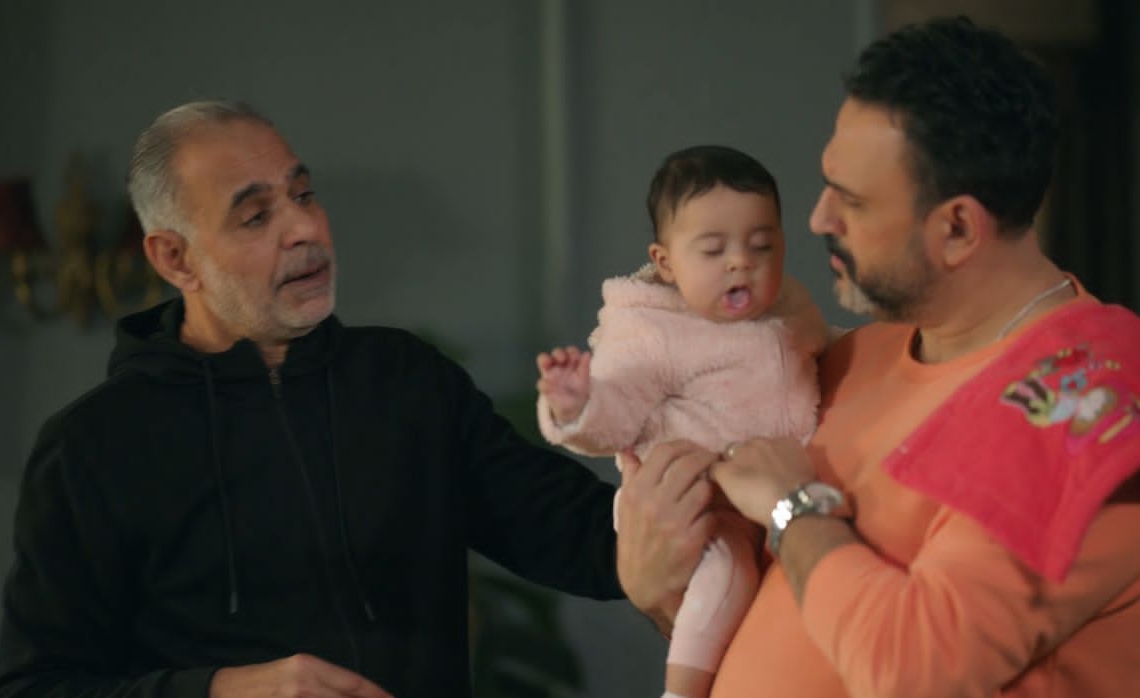 أكرم حسني يتعرض للإحراج في الحلقة الثامنة من "بابا جه" 18 - جريدة المساء