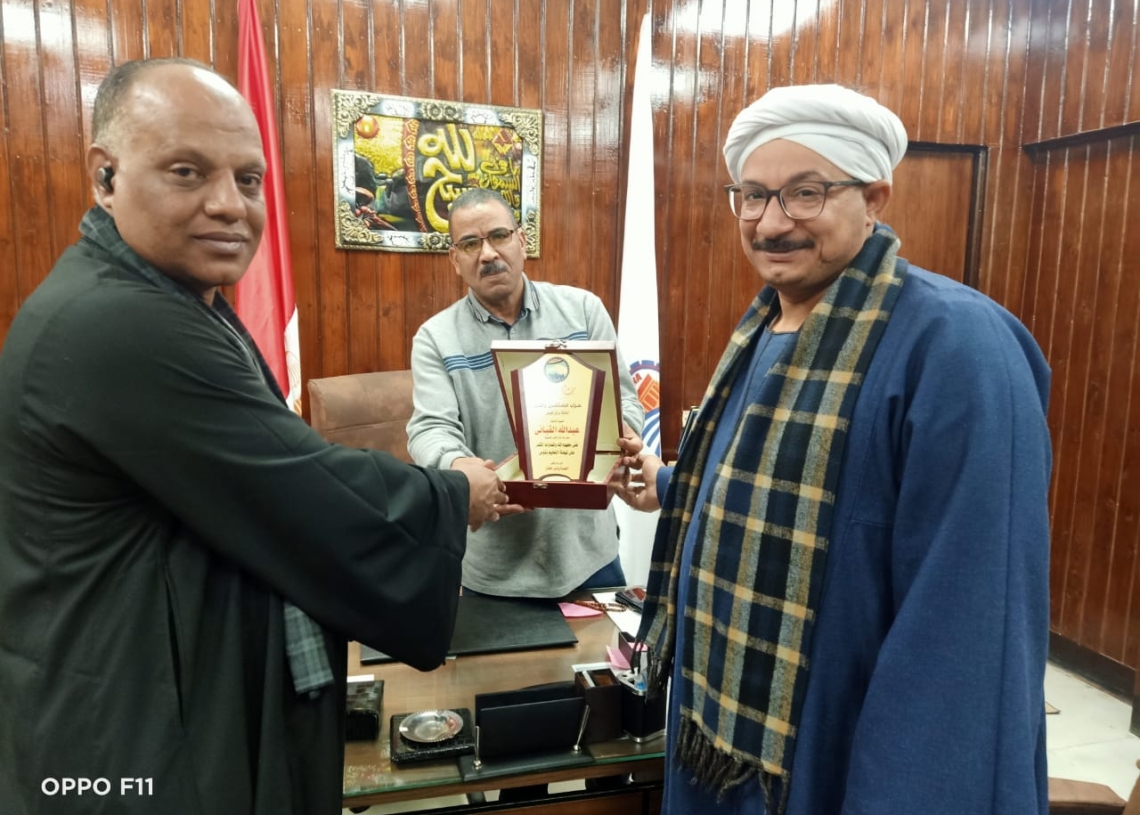 بعد نجاح مسابقة أوائل الطلبة.."مستقبل وطن" يكرم مدير الإدارة التعليمية ومدير التعليم الإعدادي بقوص 86 - جريدة المساء