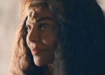 تحذير سوزان نجم الدين لسارة الشامي في الحلقة ١٥ من "الحشاشين" 15 - جريدة المساء