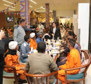 مائدة افطار "أنا مصري" الرمضانية تجمع العمال في الشهر الكريم 51 - جريدة المساء