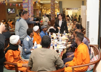 مائدة افطار "أنا مصري" الرمضانية تجمع العمال في الشهر الكريم 24 - جريدة المساء