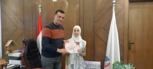 مدير تعليم قنا يكرم الطالبة مريم حسن لحفظها القرآن الكريم كاملاً 19 - جريدة المساء