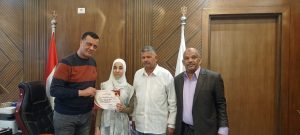 مدير تعليم قنا يكرم الطالبة مريم حسن لحفظها القرآن الكريم كاملاً 23 - جريدة المساء