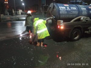 محافظ الجيزة يتابع جهود عمليات شفط الأمطار وانتشار المُعدات لتسهيل الحركة المرورية 37 - جريدة المساء
