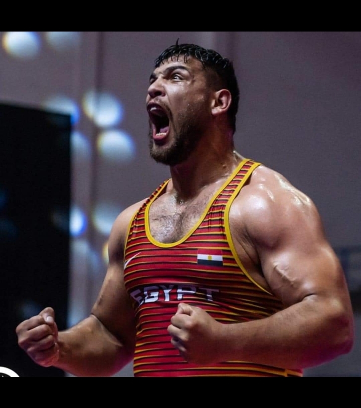 عبد اللطيف منيع ومنه شعبان يحملان العلم المصري في افتتاح دورة الألعاب الإفريقية الليلة 13 - جريدة المساء