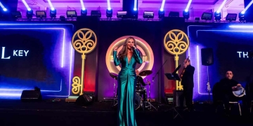 نيكول سابا تشعل حماس الحضور في حفلها بالتجمع الخامس 2 - جريدة المساء نيكول سابا تشعل حماس الحضور في حفلها بالتجمع الخامس 1 - جريدة المساء