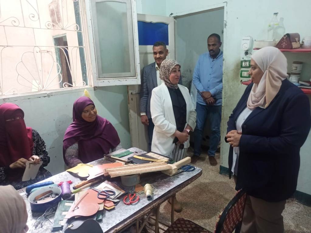 نائب محافظ أسوان تتفقد مشروع مركز التعليم المجتمعى بجمعية النهضة بكيما 18 - جريدة المساء نائب محافظ أسوان تتفقد مشروع مركز التعليم المجتمعى بجمعية النهضة بكيما 17 - جريدة المساء