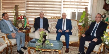 رئيس جامعة المنوفية يسلم نائبه مهام منصبه 1 - جريدة المساء