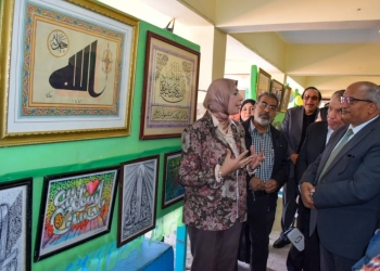 "عبد التواب" يفتتح معرض مدرسة الخط العربي ببورسعيد 35 - جريدة المساء