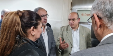 وفد من مديرية الشباب والرياضة بالاسكندرية للاطمئنان علي الحاله الصحية للاعب نادي فيوتشر المصاب 1 - جريدة المساء