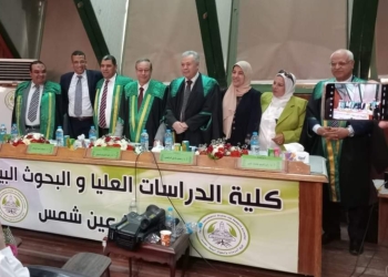 أعضاء لجنة المناقشة مع الباحث