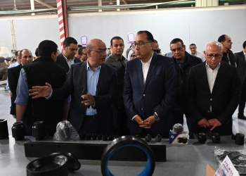 رئيس مجلس الوزراء يتفقد توسعات مصنع بيراميدز " أحد مصانع الإطارات ببورسعيد الذى يغطى ٢٥ % من الإنتاج المحلى 25 - جريدة المساء