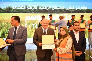 لحصولهم على المركز الأول في تحسين إنتاجية محصول القمح.. محافظ قنا يكرم طلاب مدرسة خزام الثانوية الزراعية 43 - جريدة المساء