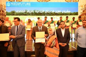 لحصولهم على المركز الأول في تحسين إنتاجية محصول القمح.. محافظ قنا يكرم طلاب مدرسة خزام الثانوية الزراعية 47 - جريدة المساء