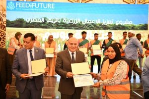 لحصولهم على المركز الأول في تحسين إنتاجية محصول القمح.. محافظ قنا يكرم طلاب مدرسة خزام الثانوية الزراعية 45 - جريدة المساء