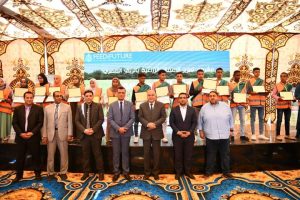 لحصولهم على المركز الأول في تحسين إنتاجية محصول القمح.. محافظ قنا يكرم طلاب مدرسة خزام الثانوية الزراعية 55 - جريدة المساء