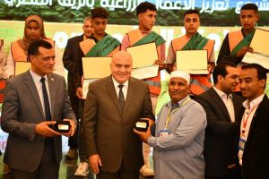 لحصولهم على المركز الأول في تحسين إنتاجية محصول القمح.. محافظ قنا يكرم طلاب مدرسة خزام الثانوية الزراعية 61 - جريدة المساء