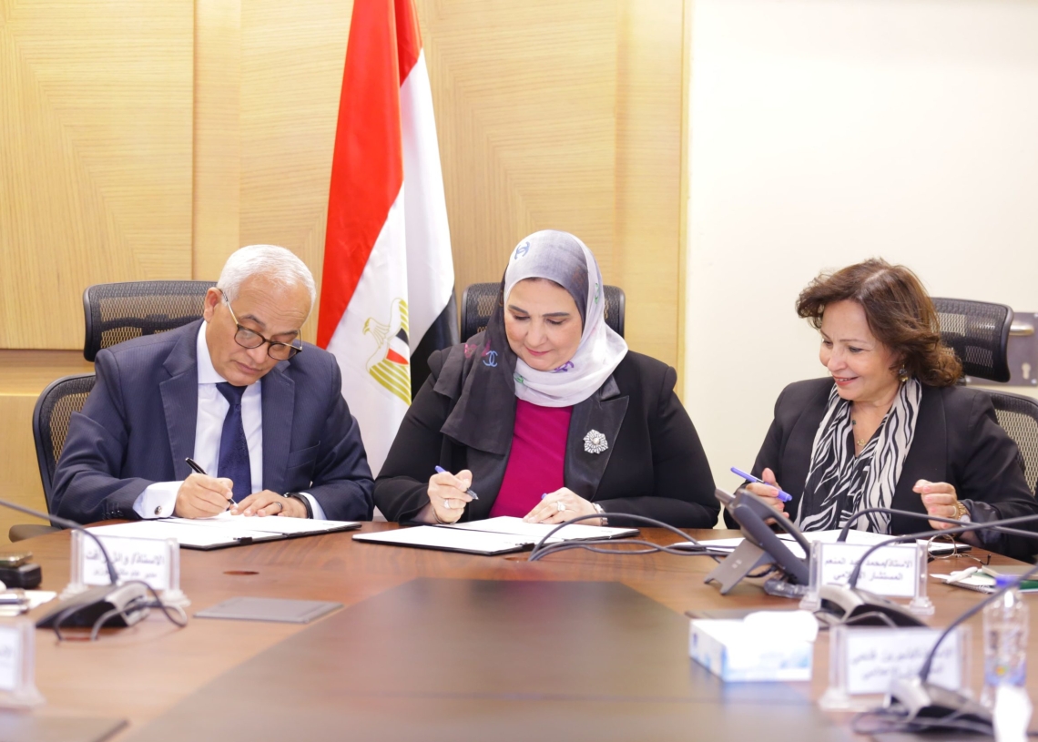 بروتوكول تعاون لإعادة تأهيل ورفع كفاءة وتجهيز "مدارس التعليم المجتمعي" بسيناء والإسماعيلية 18 - جريدة المساء خلال توقيع البروتوكول