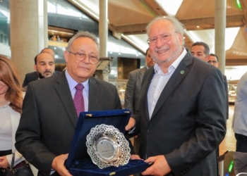 الملك أحمد فؤاد يواصل جولته السياحية بالإسكندرية 17 - جريدة المساء