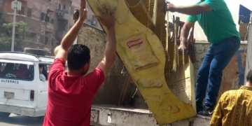 محافظة الجيزة تزيل تعديات علي الطريق العام وبروز لمحال تجارية وأكشاك بشوارع ربيع الجيزي والمحطة والأهرام وميدان الجيزة 1 - جريدة المساء