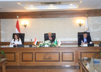 محافظ الجيزة يسلم منحا مالية لــ 35 فتاة من اليتيمات المقبلات علي الزواج من أبناء المحافظة 23 - جريدة المساء