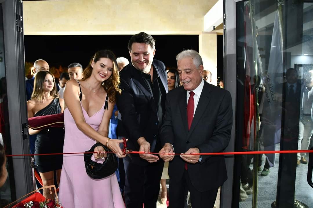 بمشاركة 12 فنانًا عالميًا ..محافظ جنوب سيناء يفتتح بينالي إيطالي للفنانة التشكيلية كارولينا بسكاري 17 - جريدة المساء