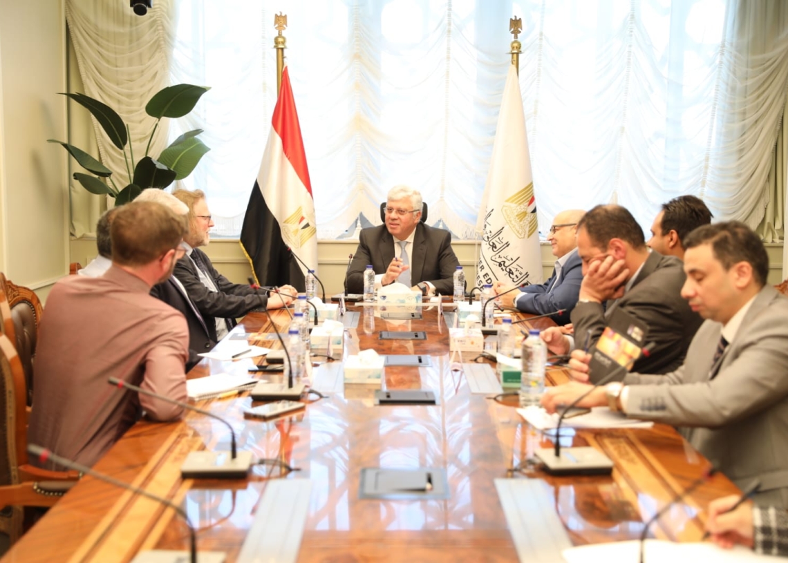 "د.عاشور" يبحث امكانية فتح فرع لجامعة "ابردين" مع الوفد البريطاني 18 - جريدة المساء