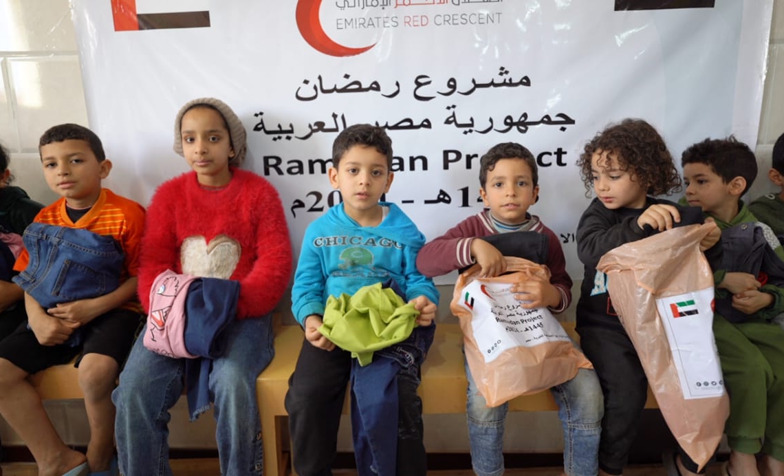 كسوة العيد .. لعدد من الأسر المتعففة والأيتام 15 - جريدة المساء