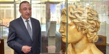 محافظ الإسكندرية يفتتح أعمال تطوير المدخل الرئيسي لمبنى ديوان عام المحافظة 1 - جريدة المساء