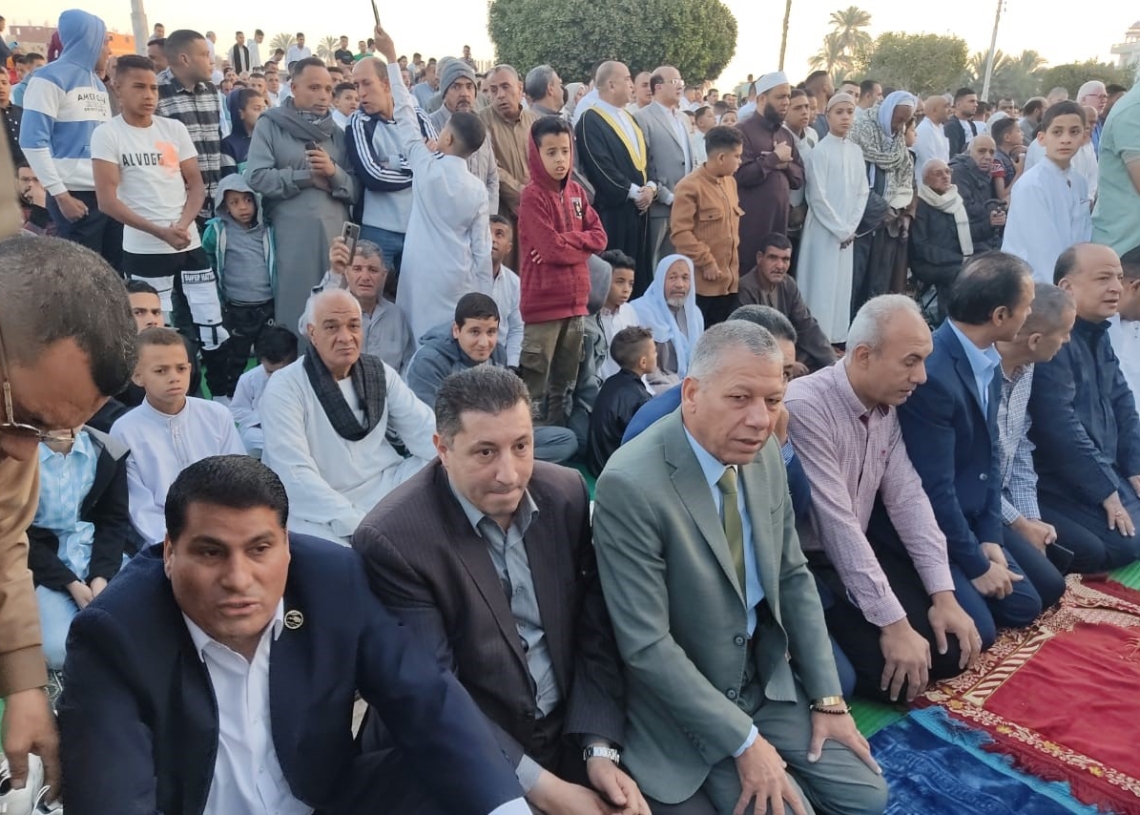  محافظ بني سويف ينيب رؤساء الوحدات المحلية في أداء صلاة عيد الفطر المبارك بساحات ومساجد المراكز 19 - جريدة المساء