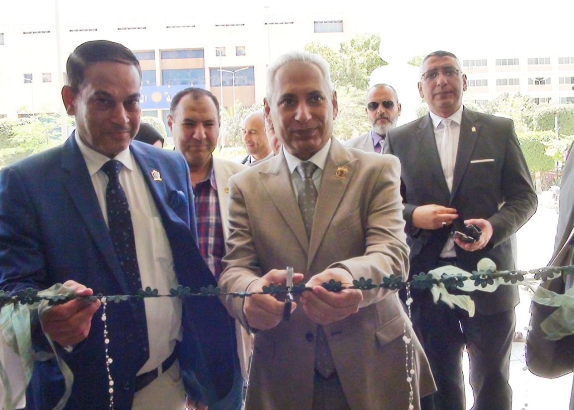 د. عصام فرحات يفتتح معرض سوق الفن بــ" فنون المنيا"... 25 - جريدة المساء