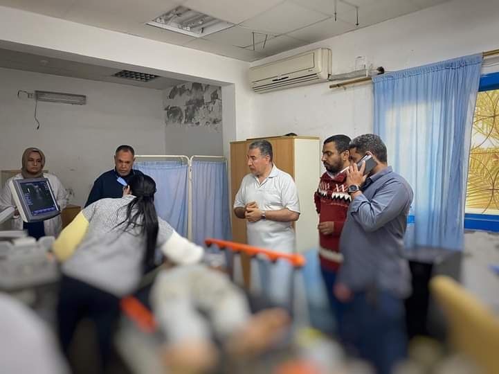 وكيل وزارة الصحة بمطروح يتابع حالة المصابين فى حادث انقلاب ميكروباص بالكيلو ٤٣ شرق مطروح 19 - جريدة المساء