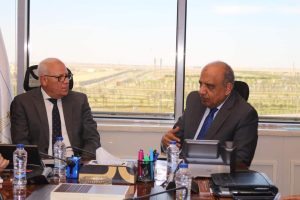 وزير قطاع الأعمال العام يتابع  مع محافظ بورسعيد استثمار الأصول المملوكة للشركات التابعة فى نطاق المحافظة والتوسع فى إنتاج الإطارات 47 - جريدة المساء