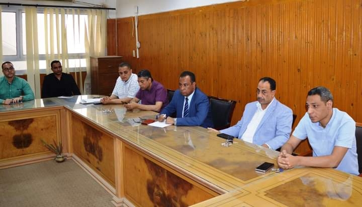 عميد حقوق قنا يلتقى رؤساء الكنترولات والهيئة المعاونة لبحث استعدادات امتحانات نهاية العام 17 - جريدة المساء