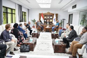 محافظ قنا: تذليل كافة المعوقات أمام المستثمرين 19 - جريدة المساء