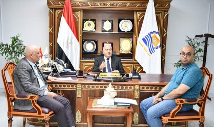 محافظ قنا: تذليل كافة المعوقات أمام المستثمرين 17 - جريدة المساء