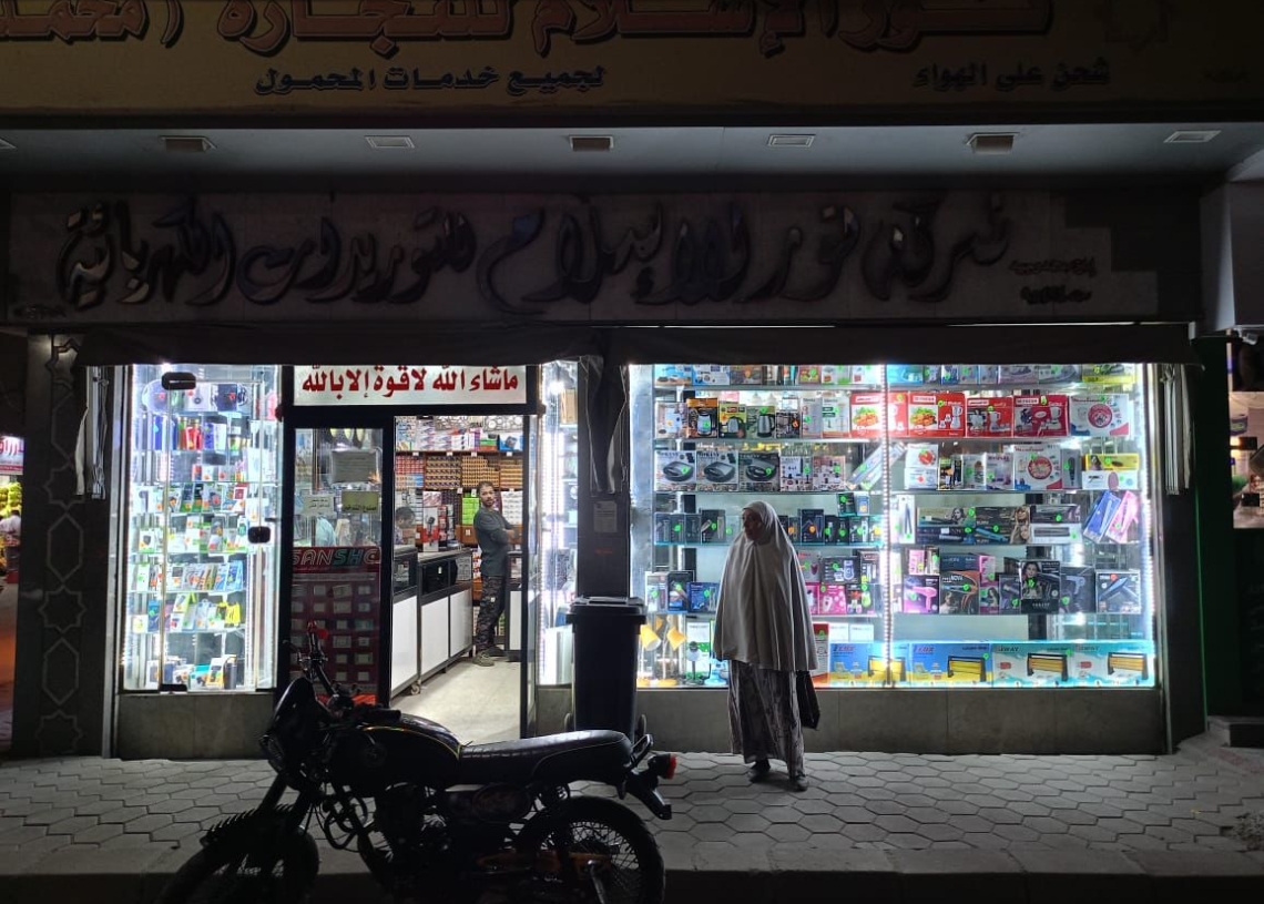 تنفيذًا لخطة الدولة.. حملات لمتابعة ترشيد استهلاك الكهرباء وخفض إضاءة المحلات بالعمرانية 20 - جريدة المساء تنفيذًا لخطة الدولة.. حملات لمتابعة ترشيد استهلاك الكهرباء وخفض إضاءة المحلات بالعمرانية 19 - جريدة المساء