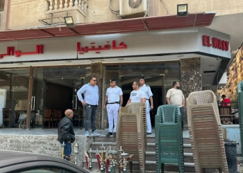 بعد رصده لعدد من المخالفات خلال جولته الميدانية.. محافظ الجيزة يوجه بتكثيف حملات الرقابة على المقاهى والمحال بطريق المريوطية 27 - جريدة المساء