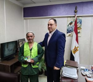 في عيد العمال.. رئيس حي جنوب الجيزة يكرم عمال نظافة وموظفين تقديرا لجهودهم 27 - جريدة المساء