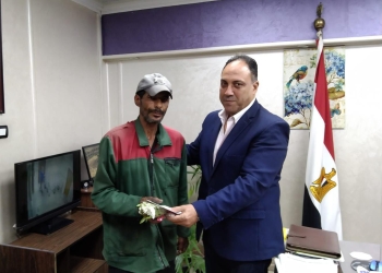 في عيد العمال.. رئيس حي جنوب الجيزة يكرم عمال نظافة وموظفين تقديرا لجهودهم 25 - جريدة المساء