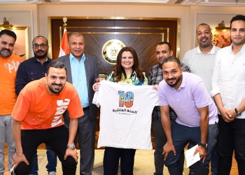 وزيرة الهجرة تحتفل بنجاح شباب المطرية في تنظيم أكبر مائدة إفطار رمضانية 25 - جريدة المساء