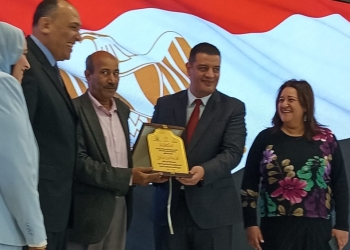 وزارة التضامن الاجتماعى تكرم رئيس جامعة جنوب الوادي 35 - جريدة المساء