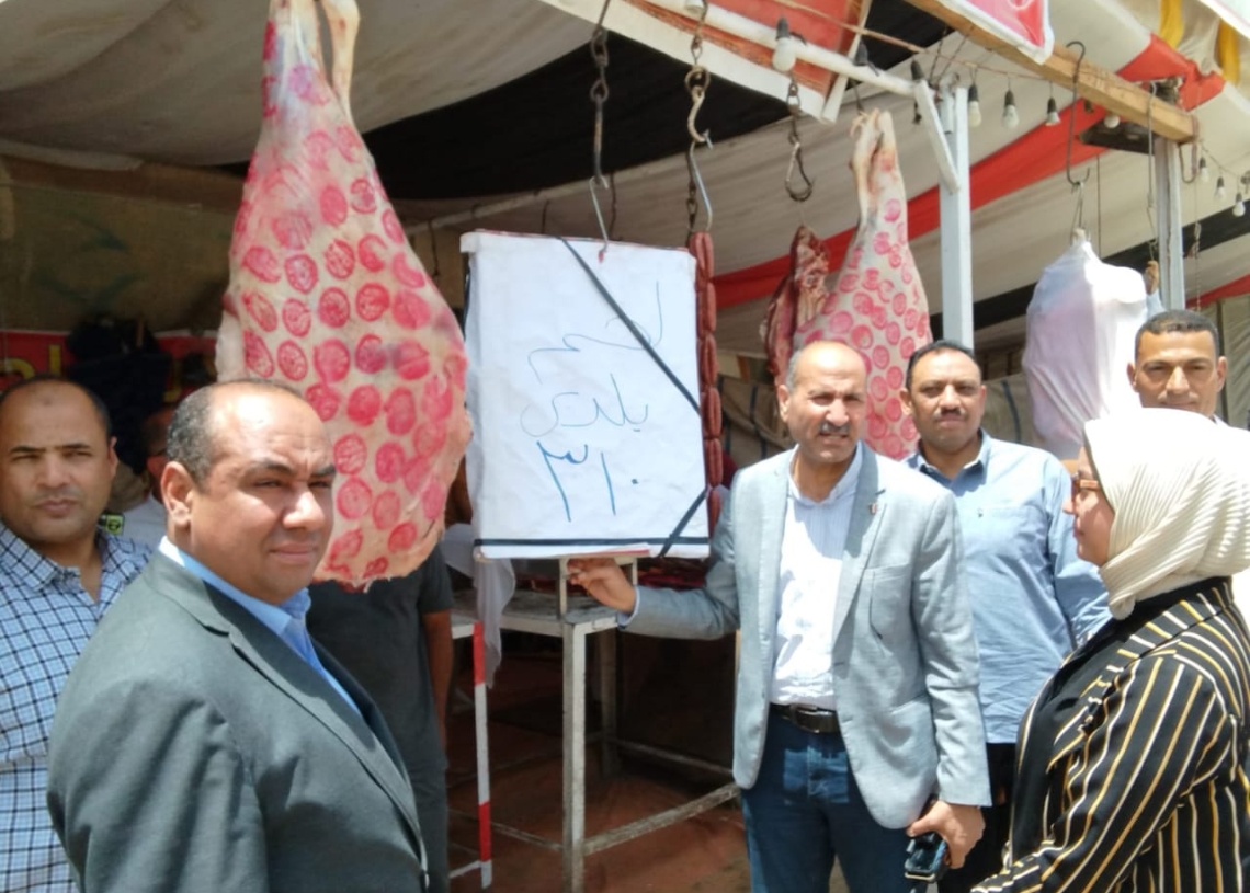 السكرتير العام المساعد لبني سويف  يواصل متابعة تنفيذ مبادرة تخفيض أسعار اللحوم البلدية ويتفقد معرض الواسطي للسلع  17 - جريدة المساء