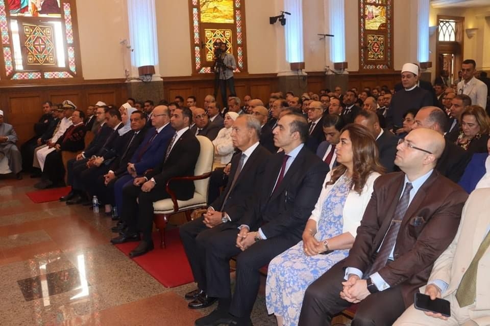 محافظ بني سويف يشهد قداس عيد القيامة المجيد بمقر الكنيسة الإنجيلية  بمصر الجديدة 19 - جريدة المساء