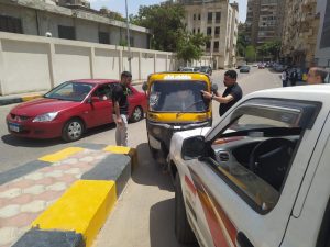 رفع 171 حالة إشغال للمقاهي.. والتحفظ علي 11 توك توك للسير عكس الاتجاه خلال حملات مكبرة بشوارع العمرانية 68 - جريدة المساء