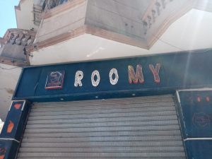 بعد الاستماع إلي شكاوي المواطنين: رئيس حي العمرانية يزيل 38 حالة إشغال لكافيهات ويرفع لوحات إعلانية مخالفة.. خلال حملة مكبرة بالشوارع الرئيسية(صور) 93 - جريدة المساء