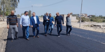 فى حوش عيسى.. رصف طريق الطرانة من كوبرى فاروق حتى المنطقة الصناعية لتحقيق السيولة المرورية 2 - جريدة المساء فى حوش عيسى.. رصف طريق الطرانة من كوبرى فاروق حتى المنطقة الصناعية لتحقيق السيولة المرورية 1 - جريدة المساء