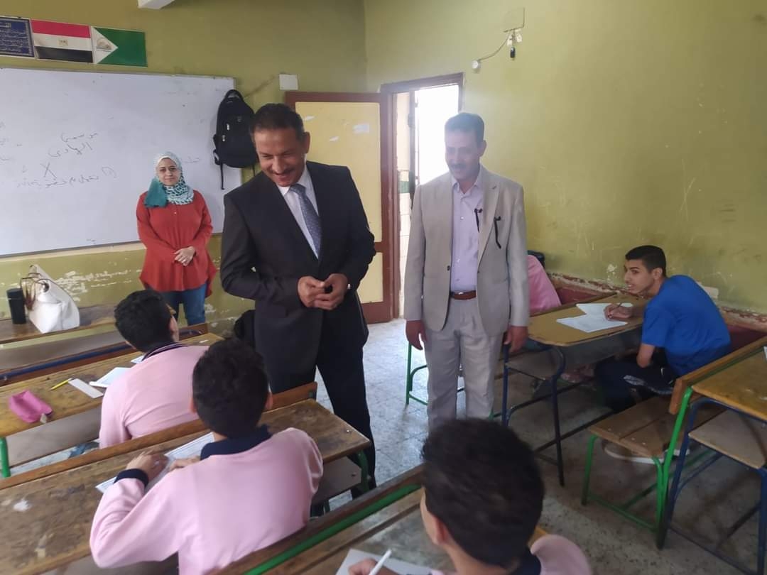 مدير تعليم الجيزة يتفقد سير الامتحانات بلجان إدارة جنوب الجيزة التعليمية 19 - جريدة المساء