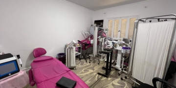 الصحة اغلاق "عيادة للتجميل" مخالفة يعمل بها منتحل صفة طبيب بمدينة نصر 1 - جريدة المساء