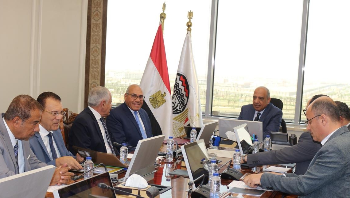 وزير قطاع الأعمال: "مجمع صناعى" للإستفادة من خام الحديد فى توفير قطع الغيار اللازمة للمصانع 17 - جريدة المساء